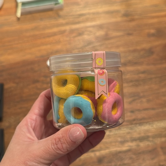Erasers shaped like donuts - Picture 4 of 4